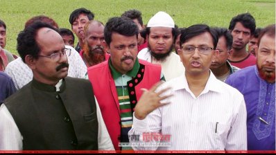 ক্ষতিগ্রস্ত এলাকা পরিদর্শন করেন জেলা প্রশাসক