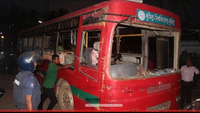 বাসে হামলা