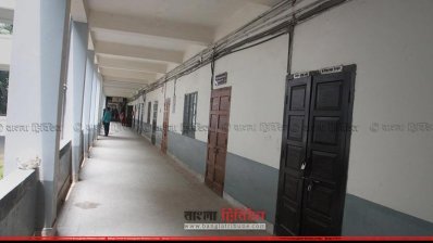 কলাভবনের ফাঁকা করিডোর
