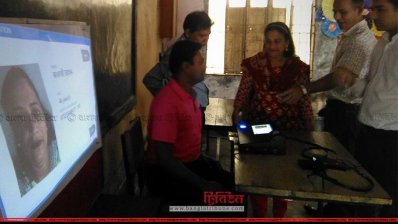 চলছে ইভিএম-এ ভোটিং মহড়া