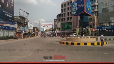 যানবাহনহীন নগরীর পিকচার প্যালেস মোড় (ছবি- প্রতিনিধি)