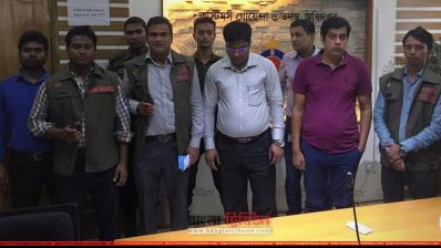 গ্রেফতার দুই কর্মকর্তা