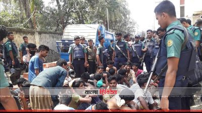 গণহারে আটক ব্যক্তিরা
