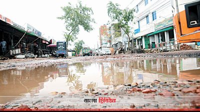 খানাখন্দে ভরা খুলনা-যশোর মহাসড়ক