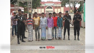 নারায়ণগঞ্জ বিহারি ক্যাম্প থেকে গ্রেফতার মাদক ব্যবসায়ীরা