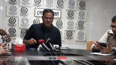 সংবাদ সম্মেলনে বাদল রায়। 