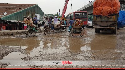 ভুলতায় নির্মাণাধীন ফ্লাইওভারের পাশের রাস্তা