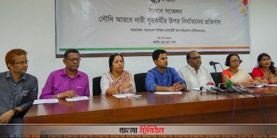 সংবাদ সম্মেলনে অভিবাসী শ্রমিকদের নিয়ে কাজ করা সংগঠনের প্রতিনিধিরা