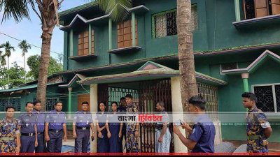 মৌলভী পাড়ায় এক ইয়াবা ব্যবসায়ীর বাড়ি (ছবি- প্রতিনিধি)