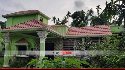 মৌলভী পাড়ায় এক ইয়াবা ব্যবসায়ীর বাড়ি (ছবি- প্রতিনিধি)