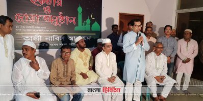 ইফতার মাহফিলে বক্তব্য রাখছেন কাজী নাবিল আহমেদ