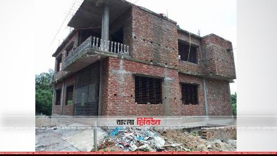 এই নির্মাণাধীন বাড়ি থেকে জাহিদকে নিয়ে যাওয়া হয়েছে বলে পরিবারের অভিযোগ