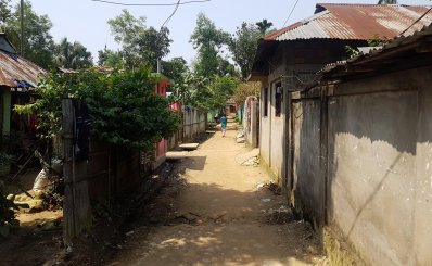 চা বাগানের শ্রমিক লাইনে অবৈধভাবে গড়ে উঠা মদের পাট্টা