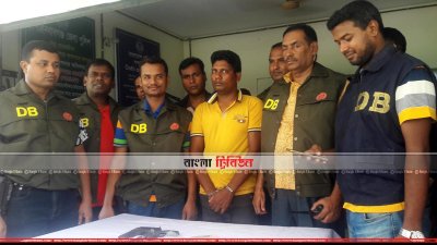 মাদক ও অস্ত্র দিয়ে ইউপি সদস্যকে ফাঁসাতে গিয়ে আটক পুলিশের সোর্স