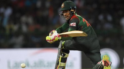 স্টাম্পিং হলেন মুশফিক