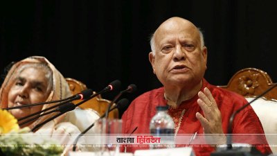 বাজেটোত্তর সংবাদ সম্মেলনে কথা বলছেন অর্থমন্ত্রী আবুল মাল আবদুল মুহিত