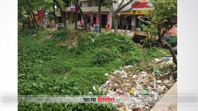 সাতক্ষীরার প্রাণসায়ের খালটি ময়লা ফেলার ডাস্টবিনে পরিণত হয়েছে