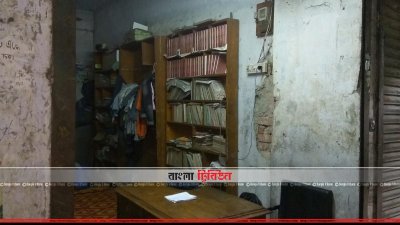 অফিসটিতে এভাবেই পড়ে রয়েছে প্রকাশনীর কিছু বই