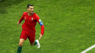 প্রথম গোলের পর রোনালদোর উদযাপন