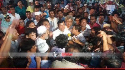 রিটার্নিং কর্মকর্তার অফিসে সাংবাদিকদের সঙ্গে বলেন জাহাঙ্গীর আলম
