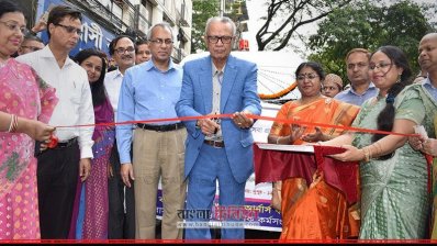 অ্যাম্বুলেন্সের উদ্বোধন করেন প্রবাসী কল্যাণ ও বৈদেশিক কর্মসংস্থান মন্ত্রী