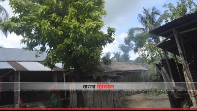 কৃষক আমজাদ হোসেনের বাড়ি (ছবি- প্রতিনিধি)