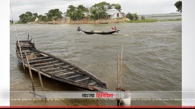 বাড়ির পাশের এমন অথৈ জলরাশি। কিন্তু জাল ফেলতে পারেন না জেলেরা