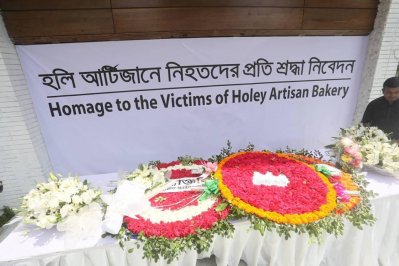 হলি আটিজানে নিহতদের প্রতি শ্রদ্ধ