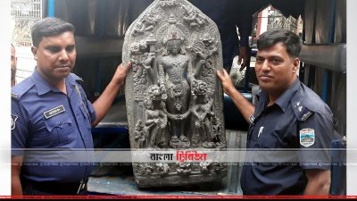 উদ্ধার হওয়া কষ্টিপাথরের মূর্তি