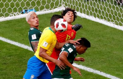 কাসেমিরোকে ঠেকালেন ওচোয়া