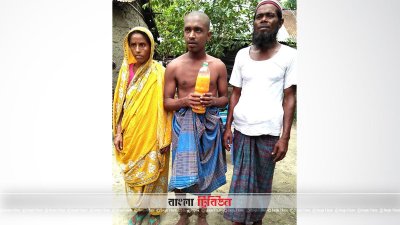 মা-বাবার সঙ্গে প্রতিবন্ধী হাসান