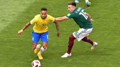 ব্রাজিল ও মেক্সিকোর ম্যাচের একটি মুহূর্ত