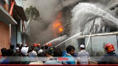 গাজীপুরে কারখানায় আগুন নিয়ন্ত্রণের কাজ চলছে
