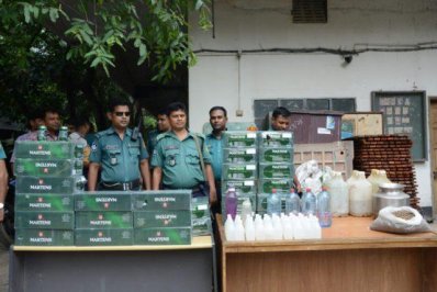পুলিশের অভিযানে জব্দ হওয়া মাদ্রক