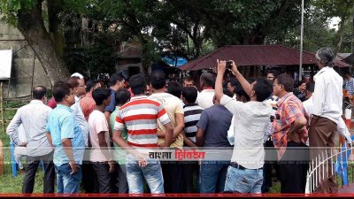 হিলিতে ভারতীয় ট্রাকচালকদের সঙ্গে বৈঠক সিদ্ধান্ত ছাড়াই শেষ