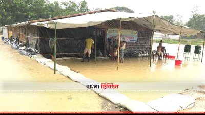 এই খুপড়ি ঘরগুলোতে পানি প্রবেশ করেছে (ছবি- প্রতিনিধি)