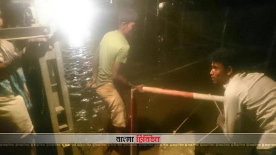 ব্লক ফেলা হচ্ছে