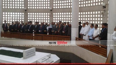 জাতির জনকের সমাধিতে নতুন ১৮ বিচারপতির শ্রদ্ধা নিবেদন