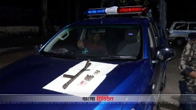 বন্দুকযুদ্ধে পর ওই স্থান থেকে উদ্ধারকৃত অস্ত্র