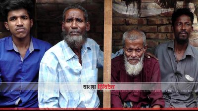 বাম পাশ থেকে নাতি ফারুক হোসেন, ভাই শাহ আলম, আবুল খায়ের ওরফে লুনু মিয়া ও ছেলে শাজাহান সরকার