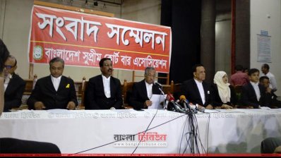 সংবাদ সম্মেলনে বক্তব্য রাখছেন সমিতির সভাপতি জয়নুল আবেদীন