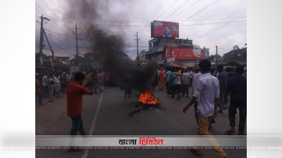 টাঙ্গাইলে আ.লীগ নেতাসহ দুইজনকে কুপিয়ে আহত করার অভিযোগে রাস্তা অবরোধ