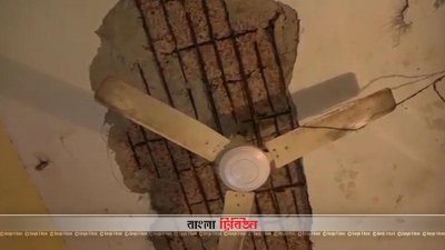 নোয়াখালী জেনারেল হাসপাতালের পুরনো ভবনের পলেস্তরা খসে পরেছে