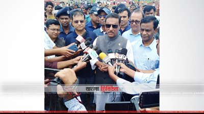 গাজীপুরে সাংবাদিকদের সঙ্গে কথা বলছেন ওবায়দুল কাদের