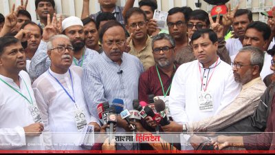 নির্বাচনি মিছিল শেষে বক্তব্য রাখেন খায়রুজ্জামান লিটন