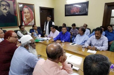 আওয়ামী লীগ সভাপতির ধানমন্ডির রাজনৈতিক কার্যালয়ে সম্পাদকমণ্ডলীর সভা