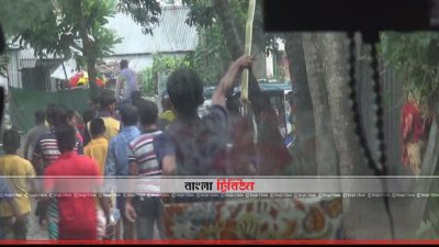 হামলা করা হচ্ছে