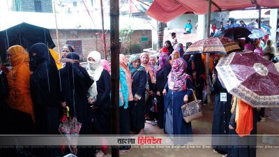 বৃষ্টি উপেক্ষা করে কক্সবাজার পৌর নির্বাচনে ভোটগ্রহণ চলছে