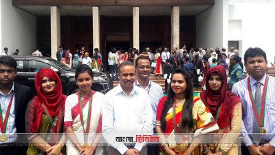 প্রধানমন্ত্রী স্বর্ণপদক পেলেন খুবি’র ৬ শিক্ষার্থী