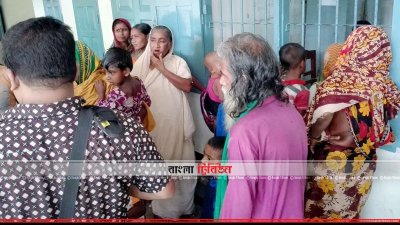 রোগীদের ভিড় (ছবি- প্রতিনিধি)